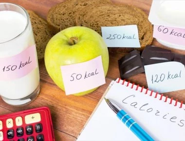 Δείτε πώς υπολογίζουμε πόσες θερμίδες καίμε κάθε μέρα